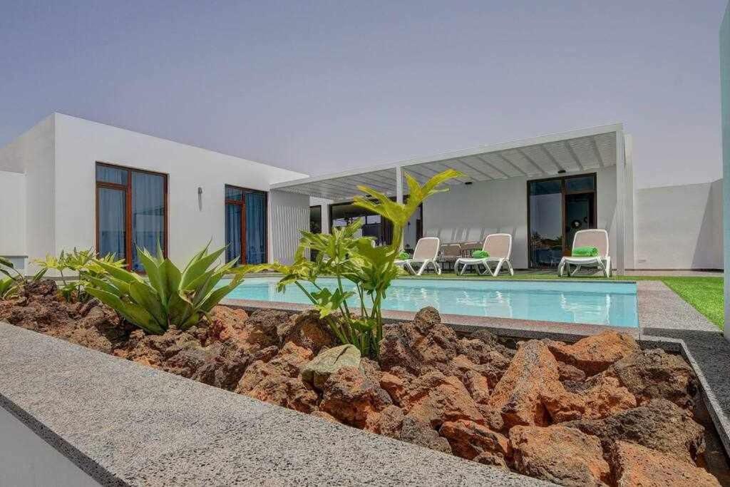 Villa Ponzos Chalet Independiente Y Privado Triquivijate Bagian luar foto